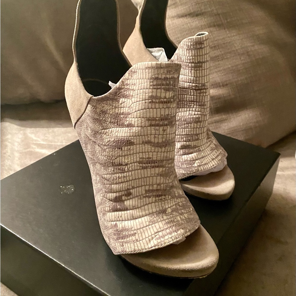 A great pair of Alexander Wang size 8